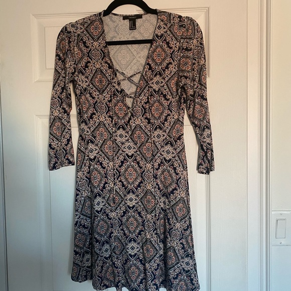 Crisscross front dress - Picture 2 of 4